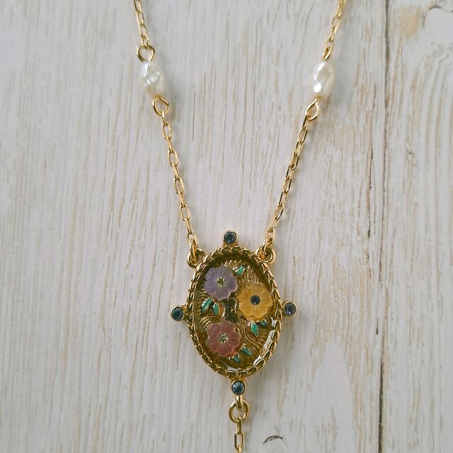 Avon》 “VINTAGE FLOWER Y NECKLACE” エイボン ヴィンテージネックレス