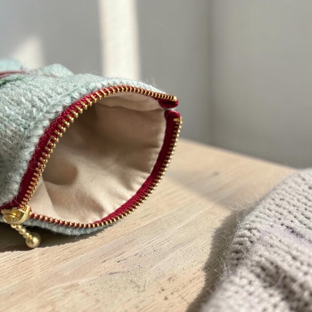 さくらんぼの手編みポーチ/水色ミックス | iichi 日々の暮らしを
