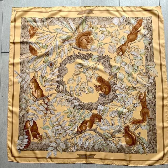 エルメス カレ シルクスカーフ リスりす HERMES 木の実 12ACcu2
