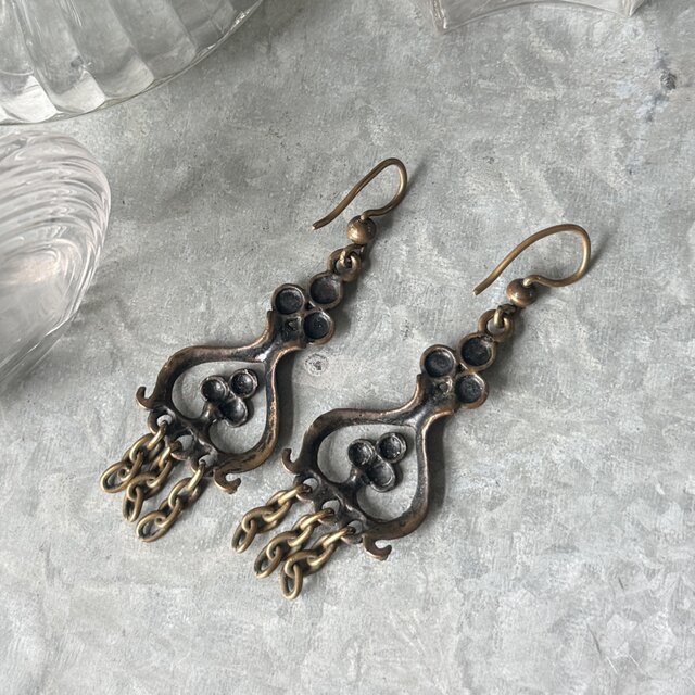 P845-ヴィンテージピアス U.S.A. 1970-80's Antique Brass Fringe