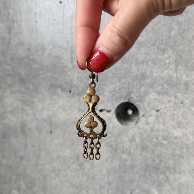P845-ヴィンテージピアス U.S.A. 1970-80's Antique Brass Fringe
