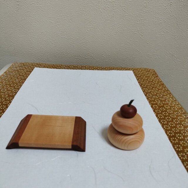 小さな木製 鏡餅 | iichi 日々の暮らしを心地よくするハンドメイドや