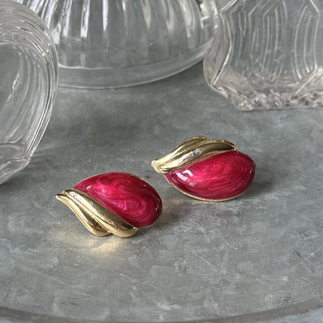 P845-ヴィンテージピアス U.S.A. 1980's Deep Raspberry Enamel & Gold
