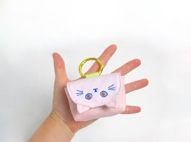 カラビナ付き◎ ねこ ミニミニ イヤホンポーチ ピンク | iichi 日々の