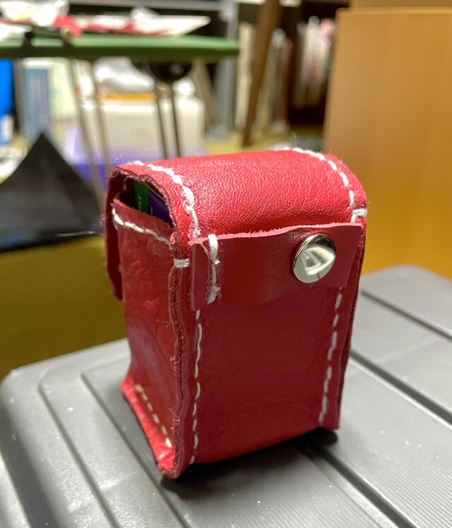 フイルムケース（35mmフィルム用、赤色、革） | iichi 日々の暮らし
