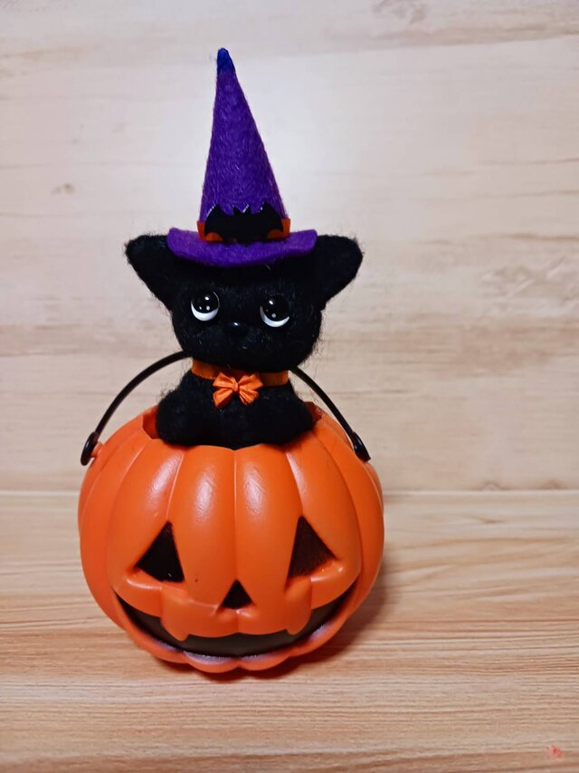 ハロウィン 羊毛フェルト 黒猫 パンプキン 置物 | iichi 日々の暮らし