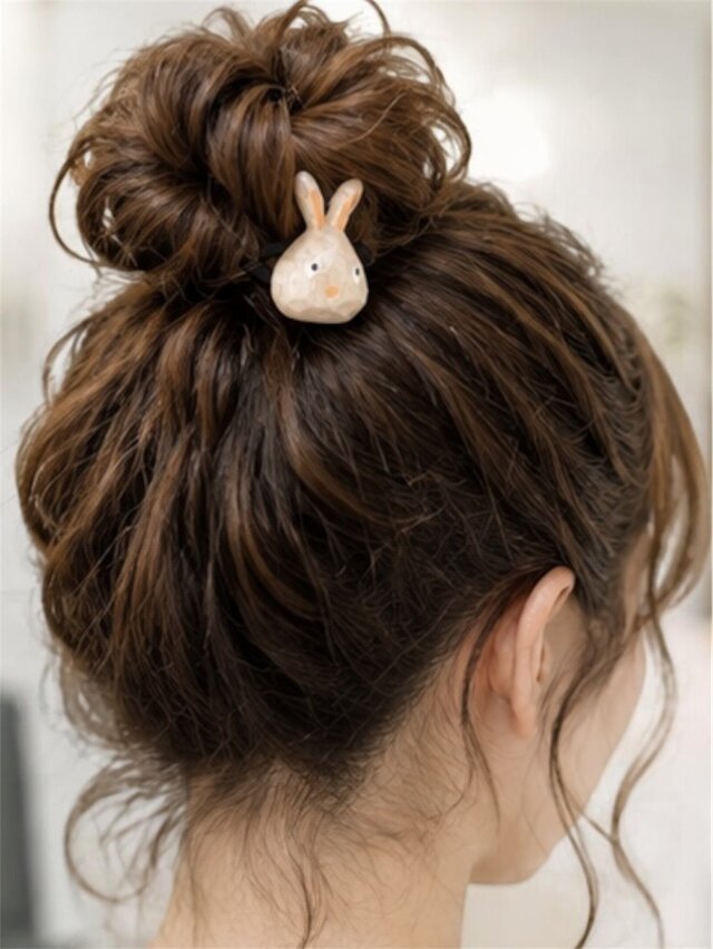 木彫りのウサギ ヘアゴム | iichi 日々の暮らしを心地よくする
