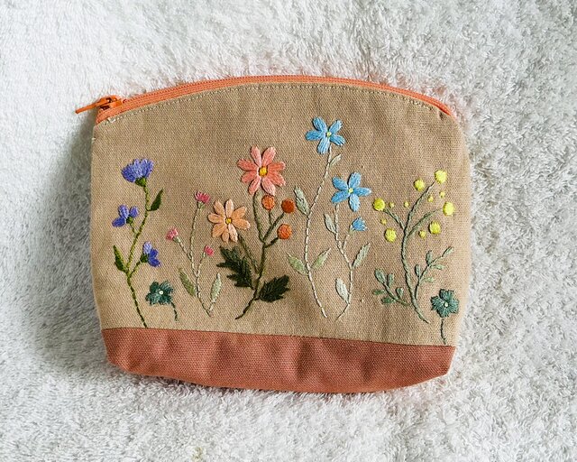 花刺繍のふわふわポーチ・バニラベージュ | iichi 日々の暮らしを