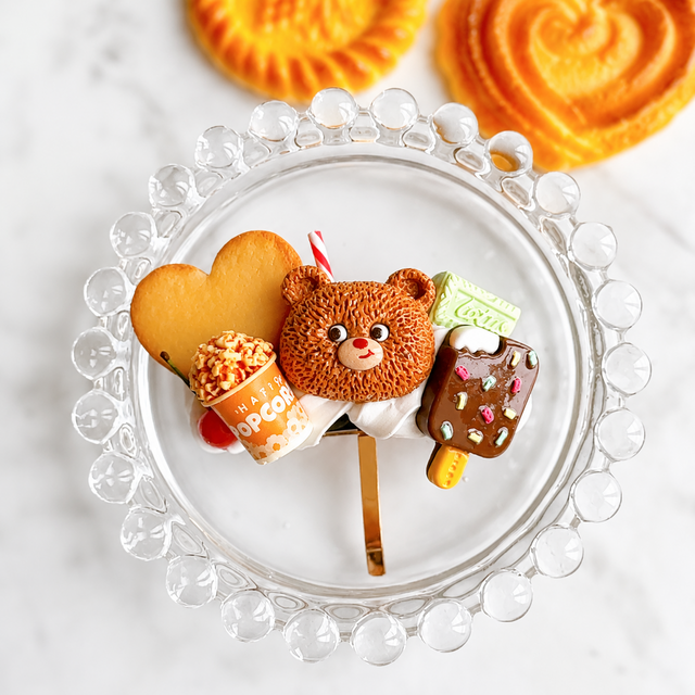 くまとお菓子のポニーフック | iichi 日々の暮らしを心地よくする