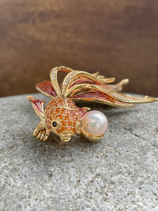 アコヤ真珠の七宝の金魚のブローチ | iichi 日々の暮らしを心地よく
