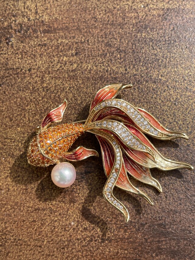 アコヤ真珠の七宝の金魚のブローチ | iichi 日々の暮らしを心地よく
