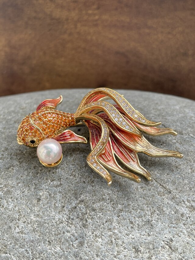 アコヤ真珠の七宝の金魚のブローチ | iichi 日々の暮らしを心地よく