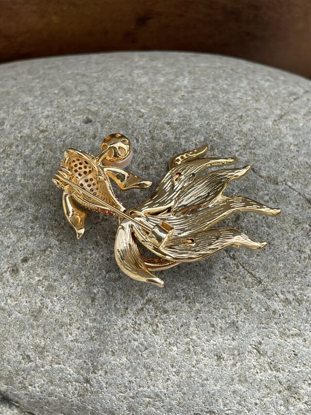 アコヤ真珠の七宝の金魚のブローチ | iichi 日々の暮らしを心地よく