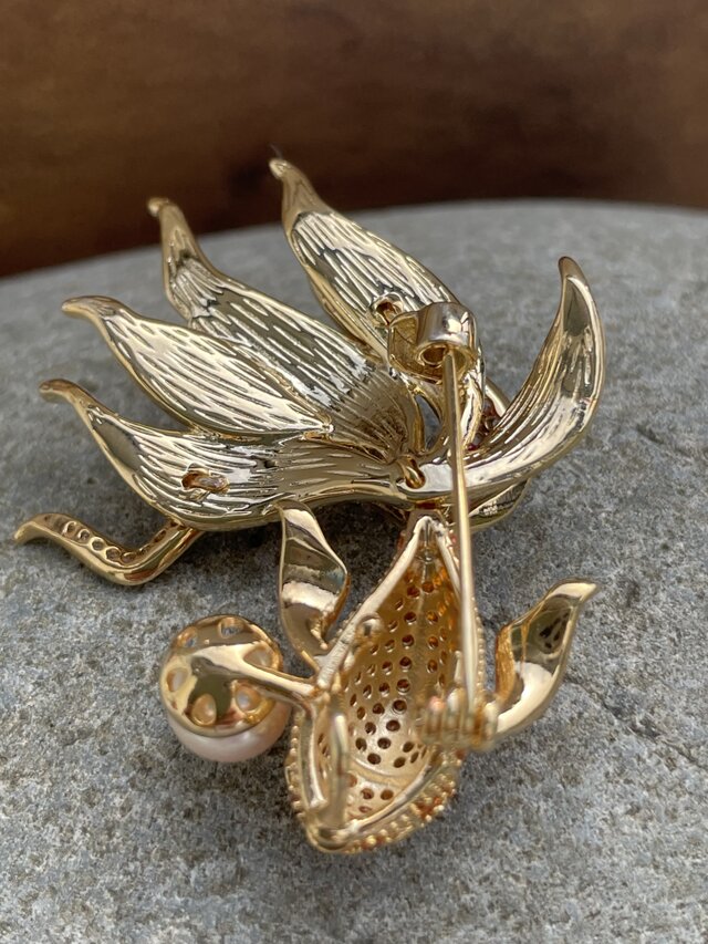 アコヤ真珠の七宝の金魚のブローチ | iichi 日々の暮らしを心地よく
