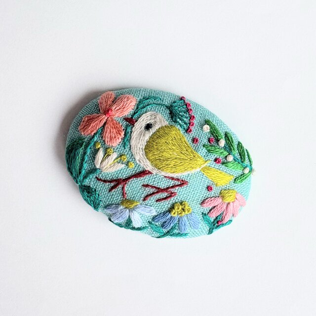 [専用　こり様 　おまとめ分]刺繍 フェルト ハンドメイド ブローチ ことりと草花の刺繍ブローチ(botanical）#529 | iichi 日々の暮らしを