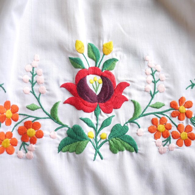 ハンガリー刺繍 カロチャ Kalocsa花柄レース付きエプロン ヴィンテージ