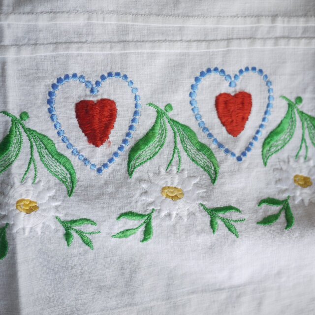 チロリアン刺繍エプロン フォークロア 民族衣装 お土産 ドイツ