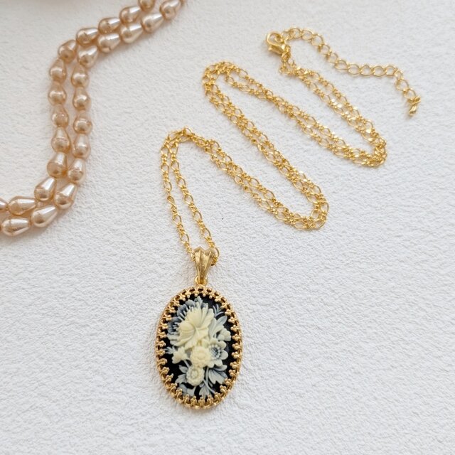 ヴィンテージ フラワー カメオ オーバル ネックレス・ペンダント