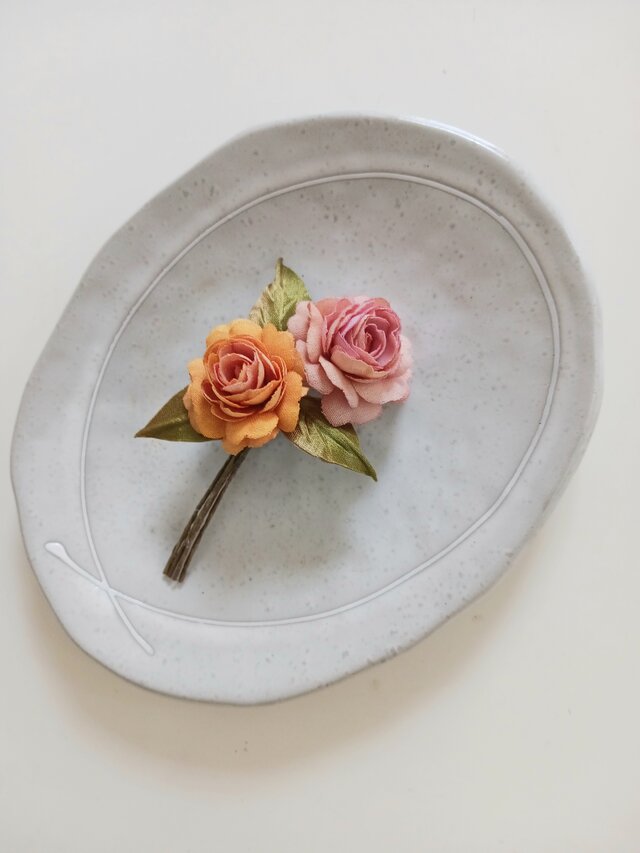 染め布花＊お洒落なミニ薔薇のコサージュ | iichi 日々の暮らしを