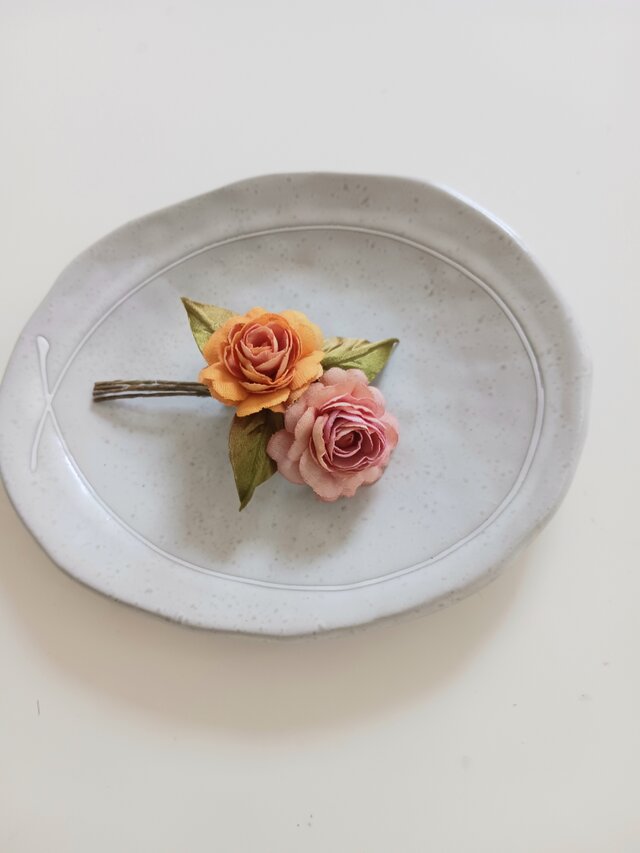 染め布花＊お洒落なミニ薔薇のコサージュ | iichi 日々の暮らしを