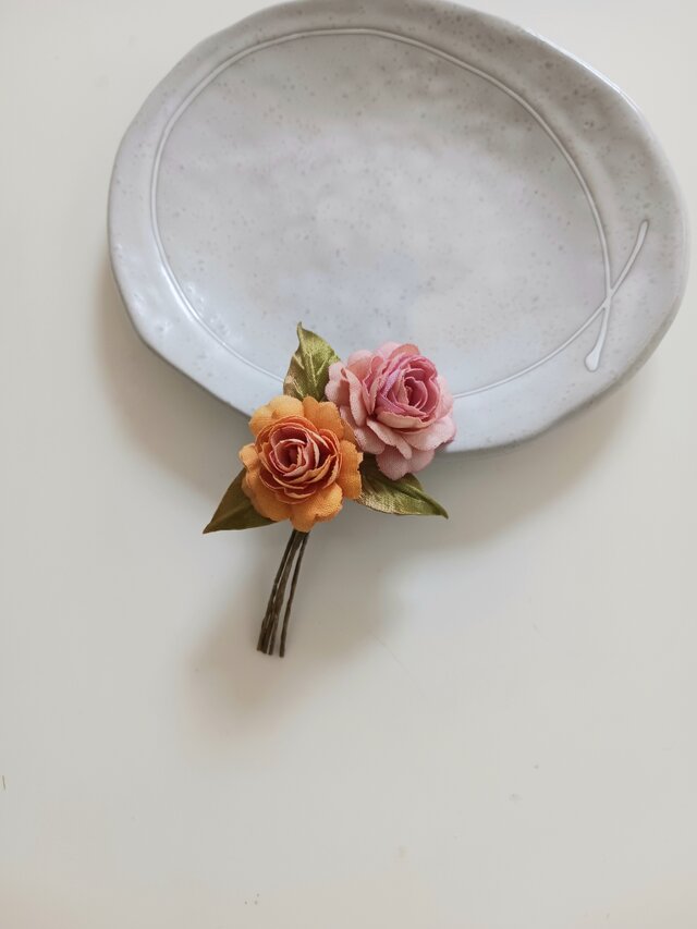 染め布花＊お洒落なミニ薔薇のコサージュ | iichi 日々の暮らしを