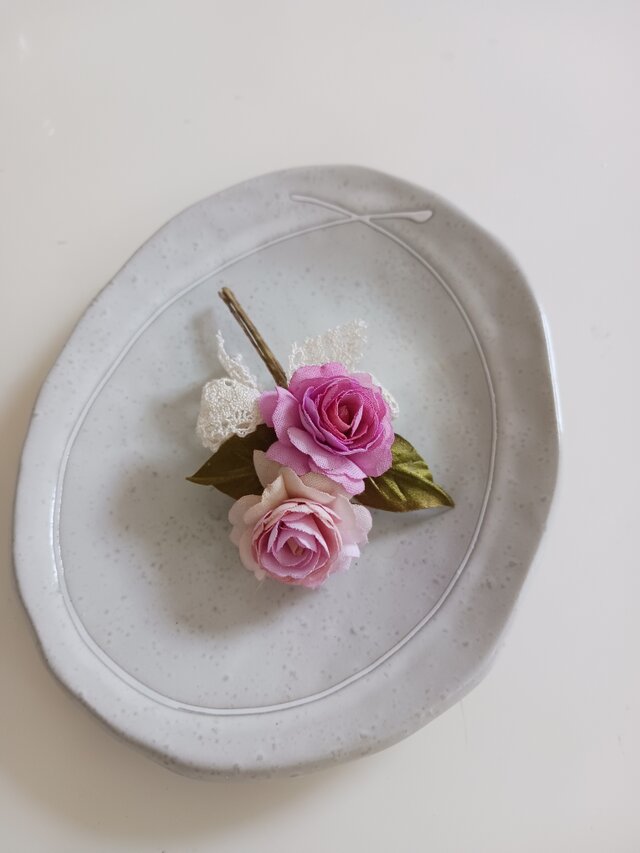 染め布花＊可愛いミニ薔薇のコサージュ | iichi 日々の暮らしを