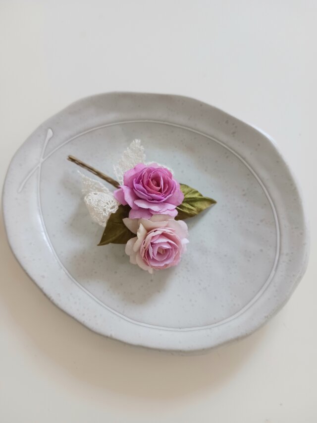 ハンドメイド布花　小さいな薔薇 染め布花＊可愛いミニ薔薇のコサージュ | iichi 日々の暮らしを