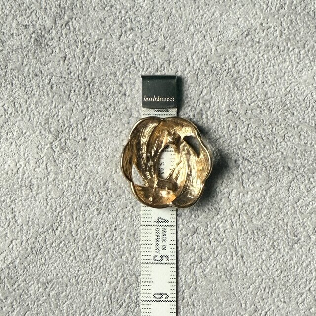 P846-ヴィンテージピアス U.S.A. 1980's Black & Olive Enamel Swirl
