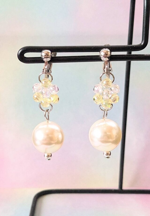 ぷっくりお花ビーズ×大粒パールのうる艶フリルピアス/イヤリング