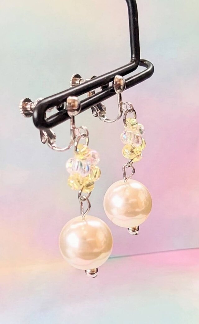 ぷっくりお花ビーズ×大粒パールのうる艶フリルピアス/イヤリング