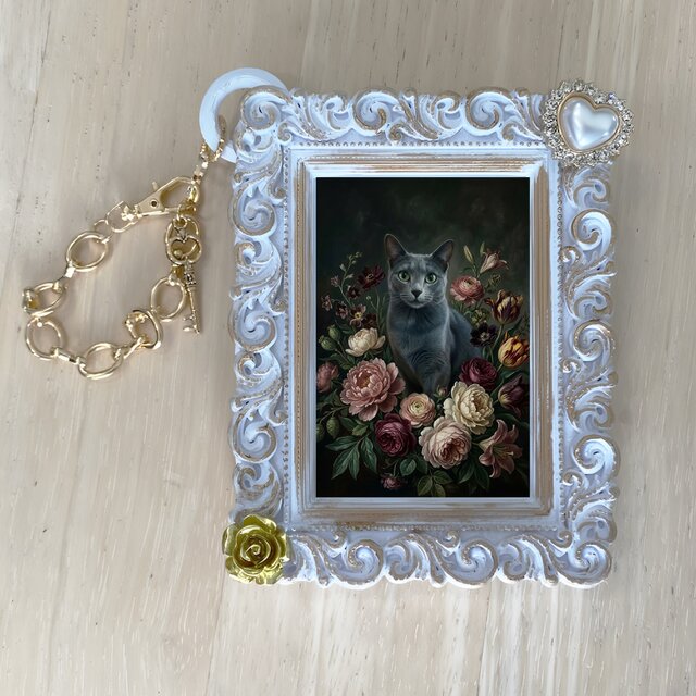 猫（ロシアンブルー）バッグチャーム 花の油絵風アート ホワイト額縁