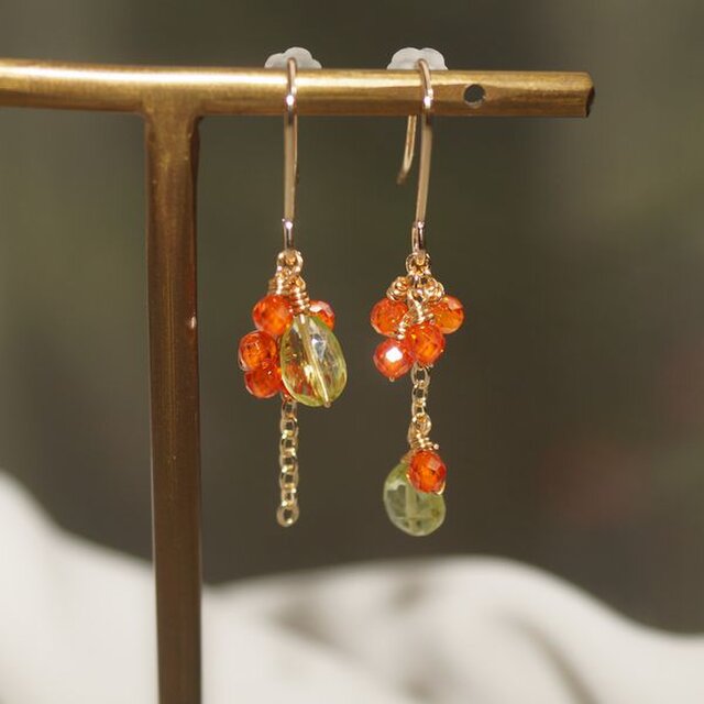 秋、星の花が薫る頃* 金木犀のアシンメトリーピアス | iichi 日々の