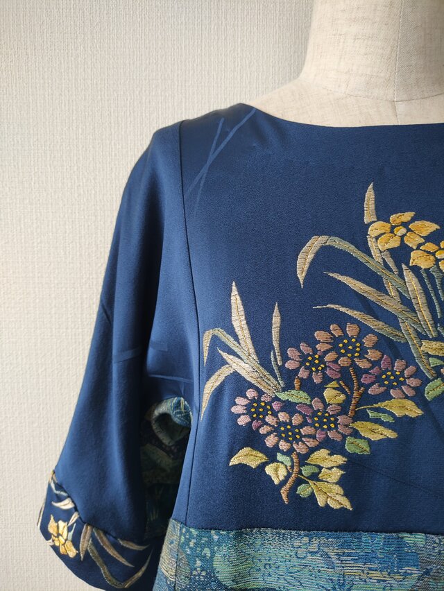 瑠璃紺地花柄刺繍ワンピース | iichi 日々の暮らしを心地よくする