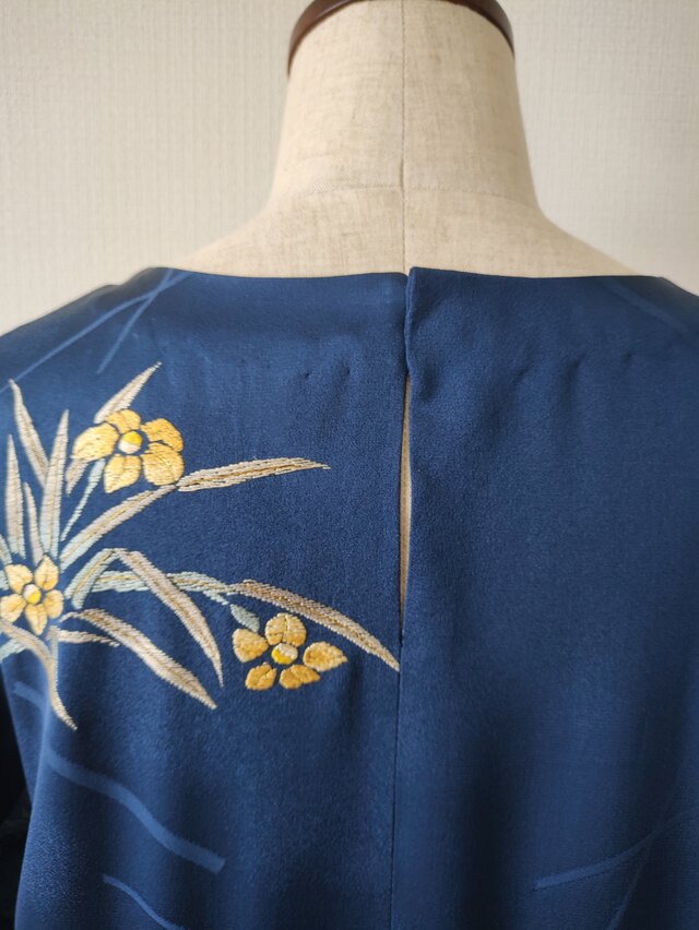 瑠璃紺地花柄刺繍ワンピース | iichi 日々の暮らしを心地よくする