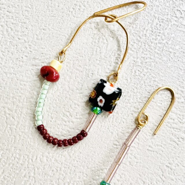 ブラウン・レッド系ミックスビーズ✴︎アシンメトリーピアス | iichi