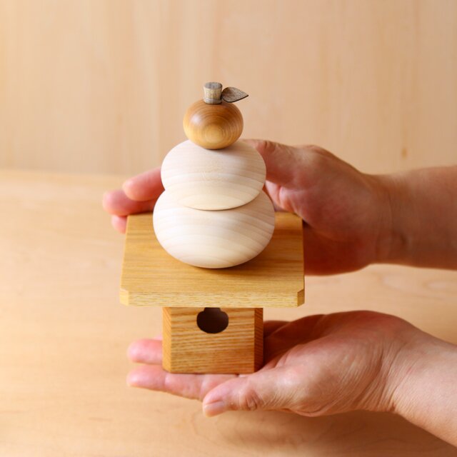 新発売割引価格 木の鏡餅 中サイズ 門松付き | iichi 日々の暮らしを