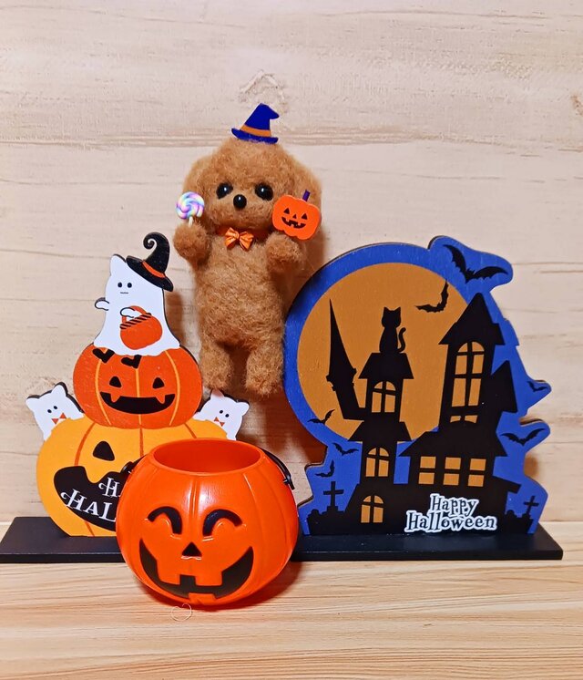 ハロウィン 羊毛フェルト トイプードル パンプキン バスケット付きです ハロウィン 羊毛フェルト トイプードル パンプキン バスケット付きです