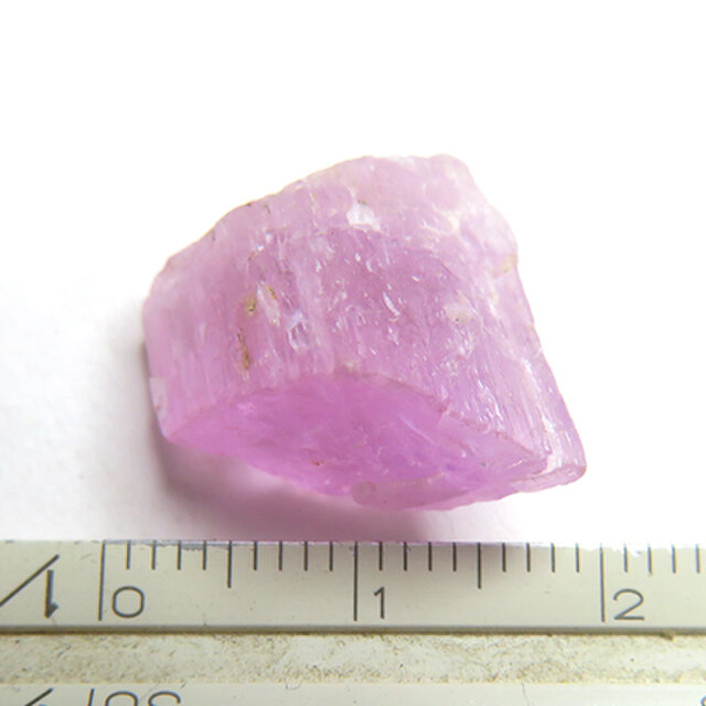 特選一点物】ブラジル産 天然クンツァイト（リシア輝石）結晶原石 16ct