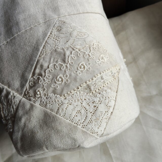 【一点物】ヴィンテージレース 巾着バッグ ローズ刺繍 ホワイト アンティークレース*巾着バッグ | iichi 日々の暮らしを心地よくする