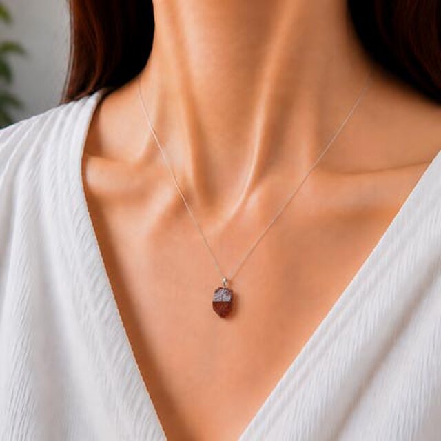 特選一点物】パキスタン産 天然レッドジルコン 結晶原石 ネックレス
