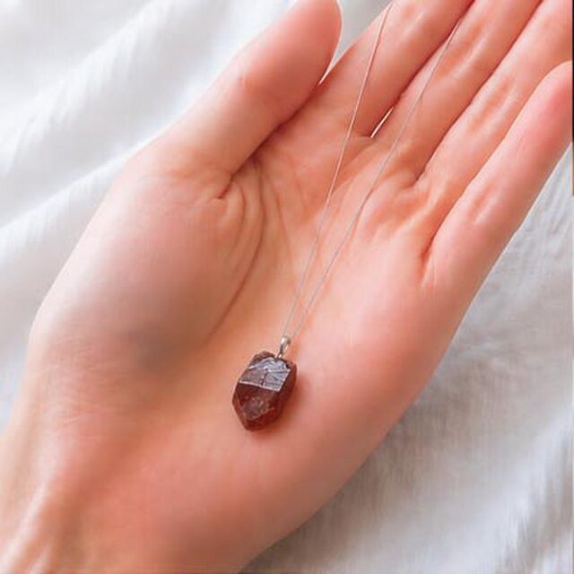 特選一点物】パキスタン産 天然レッドジルコン 結晶原石 ネックレス