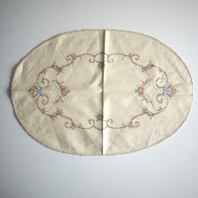 薔薇の蔓 クロスステッチ刺繍 テーブルセンター ドイツヴィンテージ