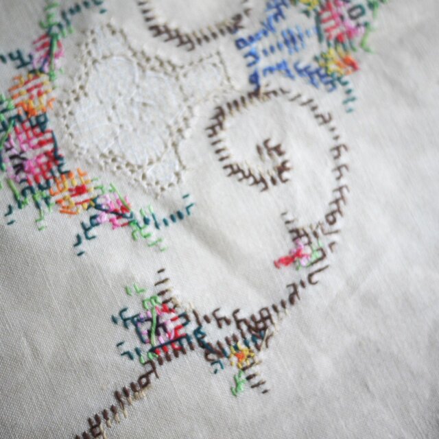 薔薇の蔓 クロスステッチ刺繍 テーブルセンター ドイツヴィンテージ