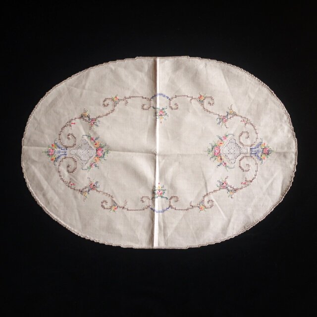 薔薇の蔓 クロスステッチ刺繍 テーブルセンター ドイツヴィンテージ