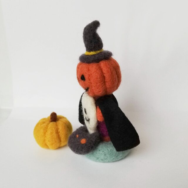 羊毛フェルト ハロウィンの小さな仲間たち｜かぼちゃおばけと黒猫の
