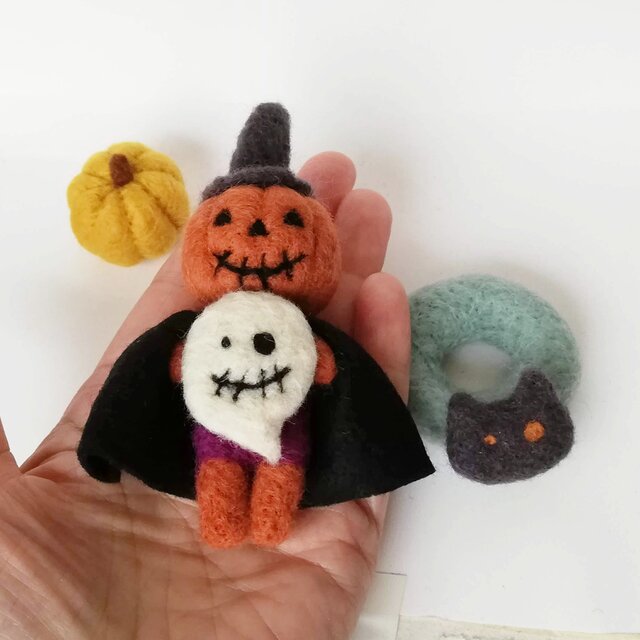 羊毛フェルト ハロウィンの小さな仲間たち｜かぼちゃおばけと黒猫の