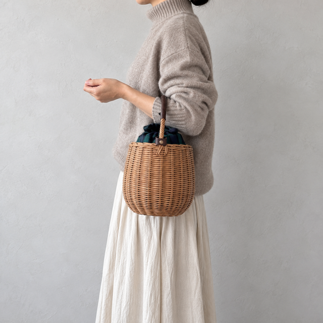 タータンチェックの巾着付き｜ドングリ型ラタンかごバッグ green