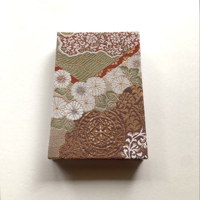 鴇雅』 金襴織物御朱印帳 B6大判サイズ 道長取り 菊 唐草 波 花菱 幾何