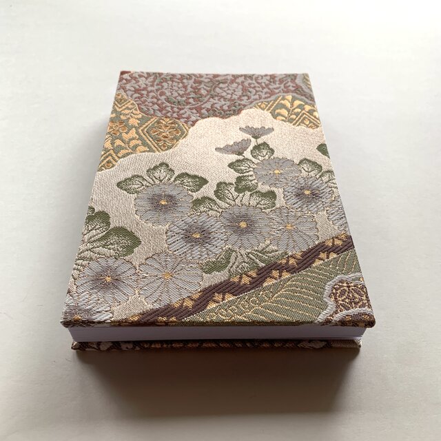 鴇雅』 金襴織物御朱印帳 B6大判サイズ 道長取り 菊 唐草 波 花菱 幾何