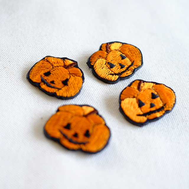 刺繍ブローチ/かぼちゃ | iichi 日々の暮らしを心地よくする